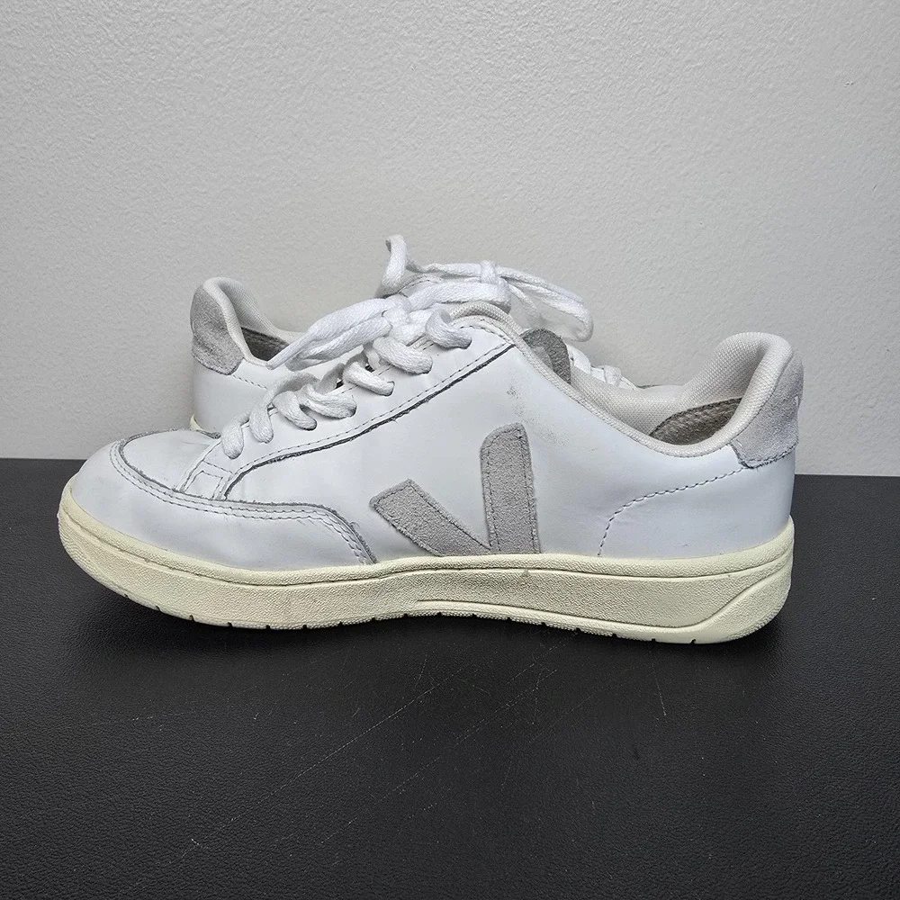 Veja Shoes Womens Size 5 White V-12 Leather Casual Walking‎ Athletic Sneakers
